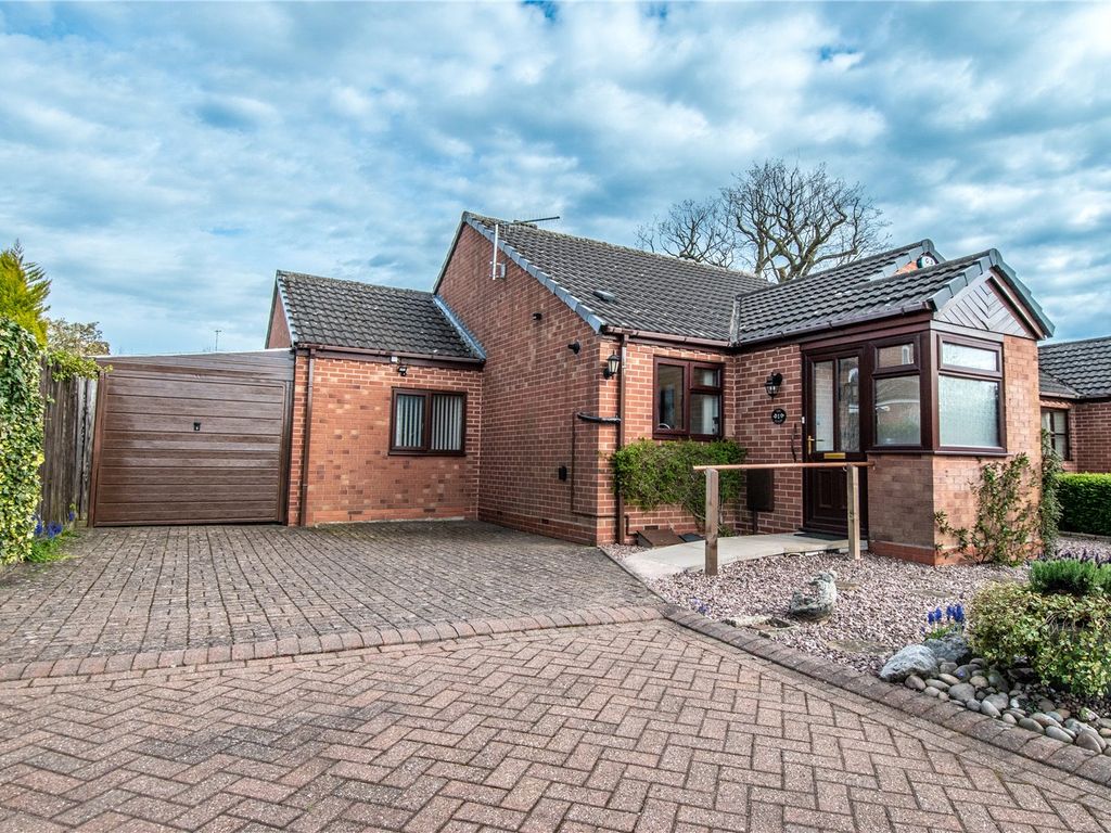 3 bed bungalow for sale in The Acorns, Catshill, Bromsgrove, Worcestershire B61 Zoopla