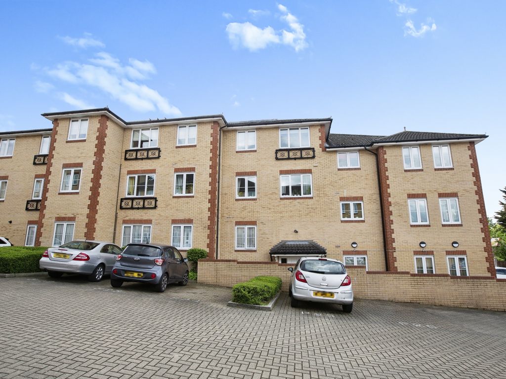 1 bed flat for sale in Stoneleigh Road, Ilford IG5, £172,000 Zoopla