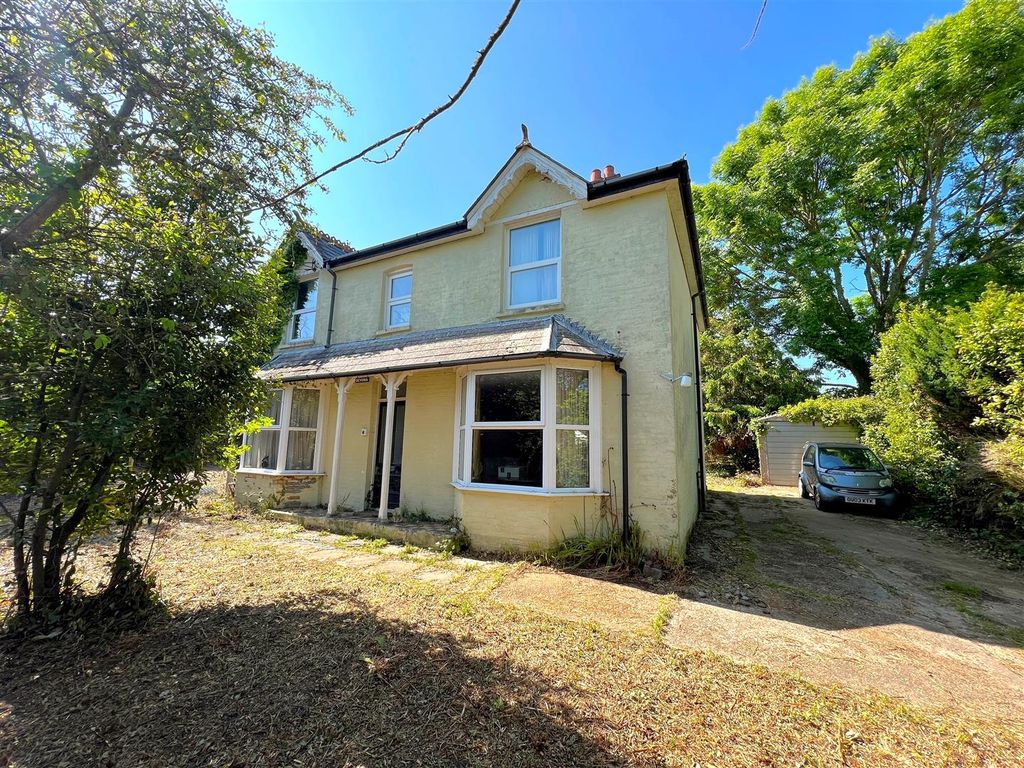 4 bed detached house for sale in Norton Green, Freshwater PO40, £