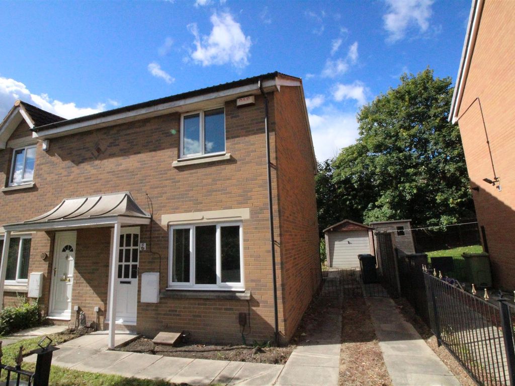 2 bed semidetached house to rent in Lansdowne Close, Birstall, Batley