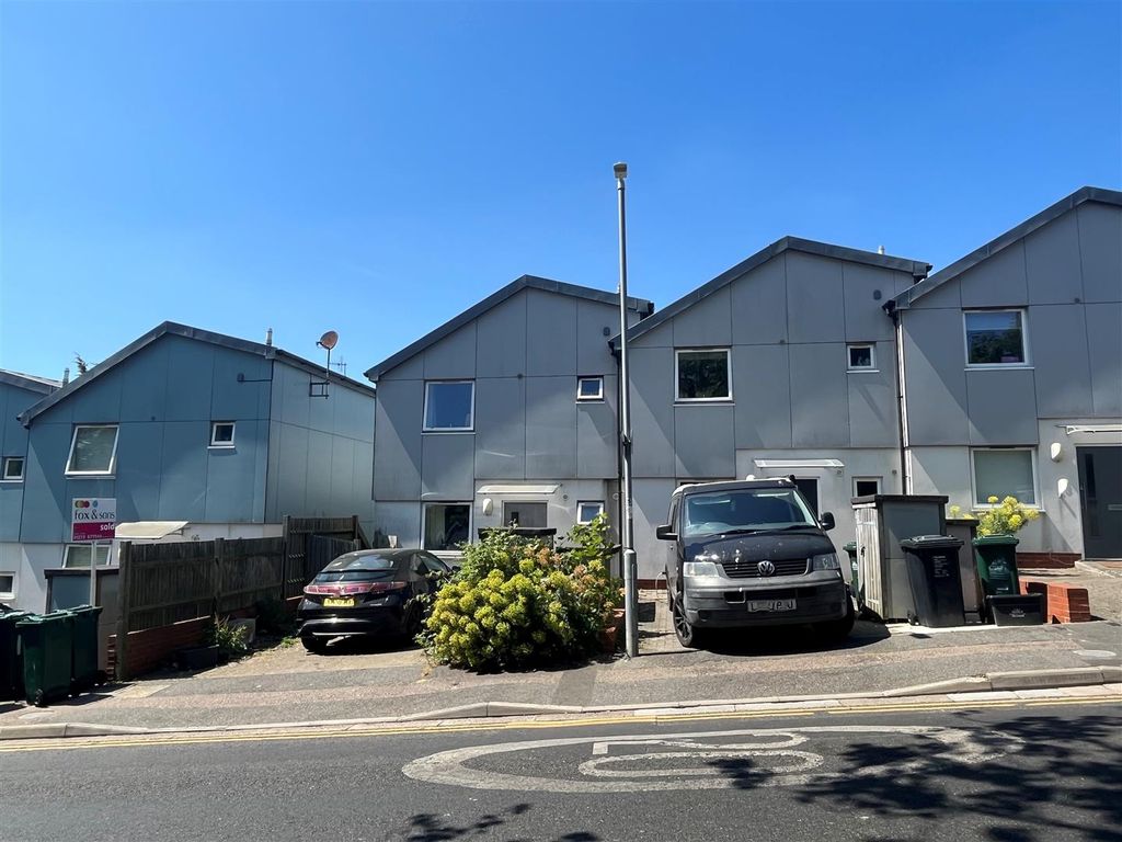 4 bed property to rent in Bevendean Road, Brighton BN2 Zoopla