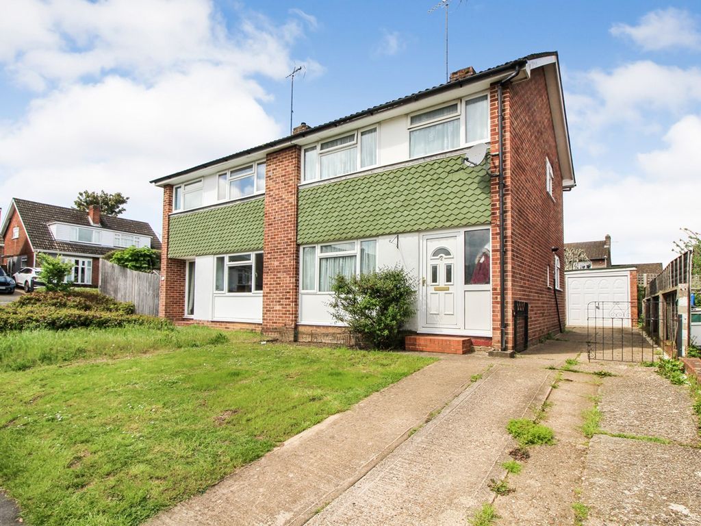 3 bed semidetached house for sale in Gwynne Close, Tilehurst, Reading RG31, £389,950 Zoopla