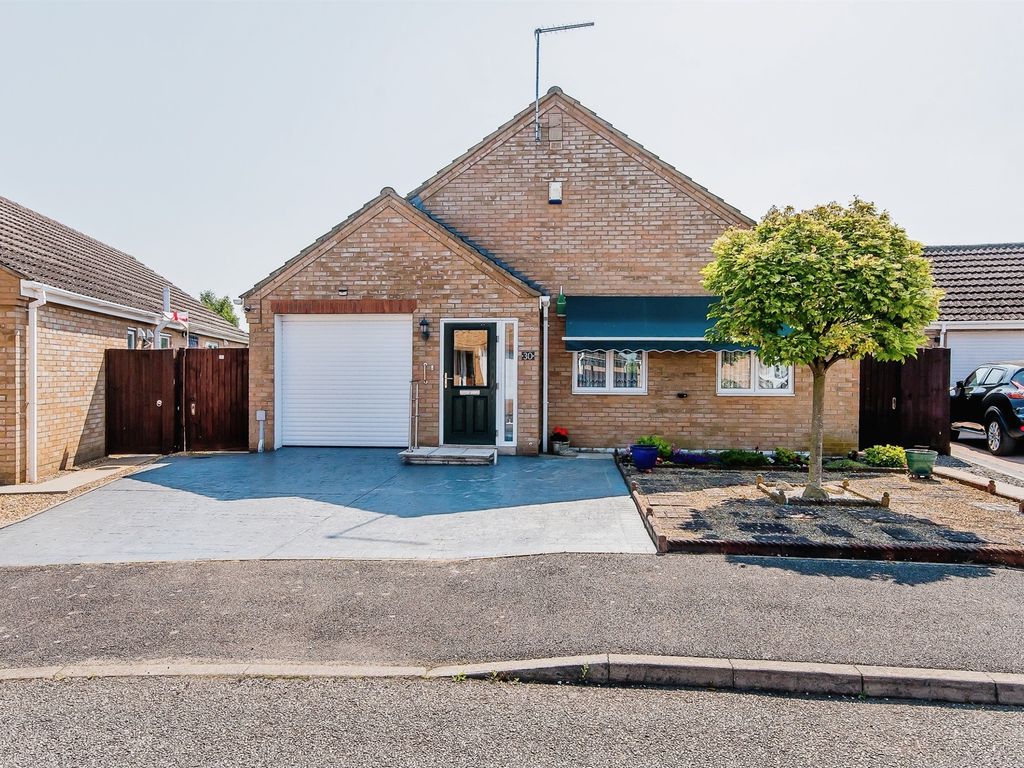 3 bed detached bungalow for sale in Raceys Close, Wisbech PE14