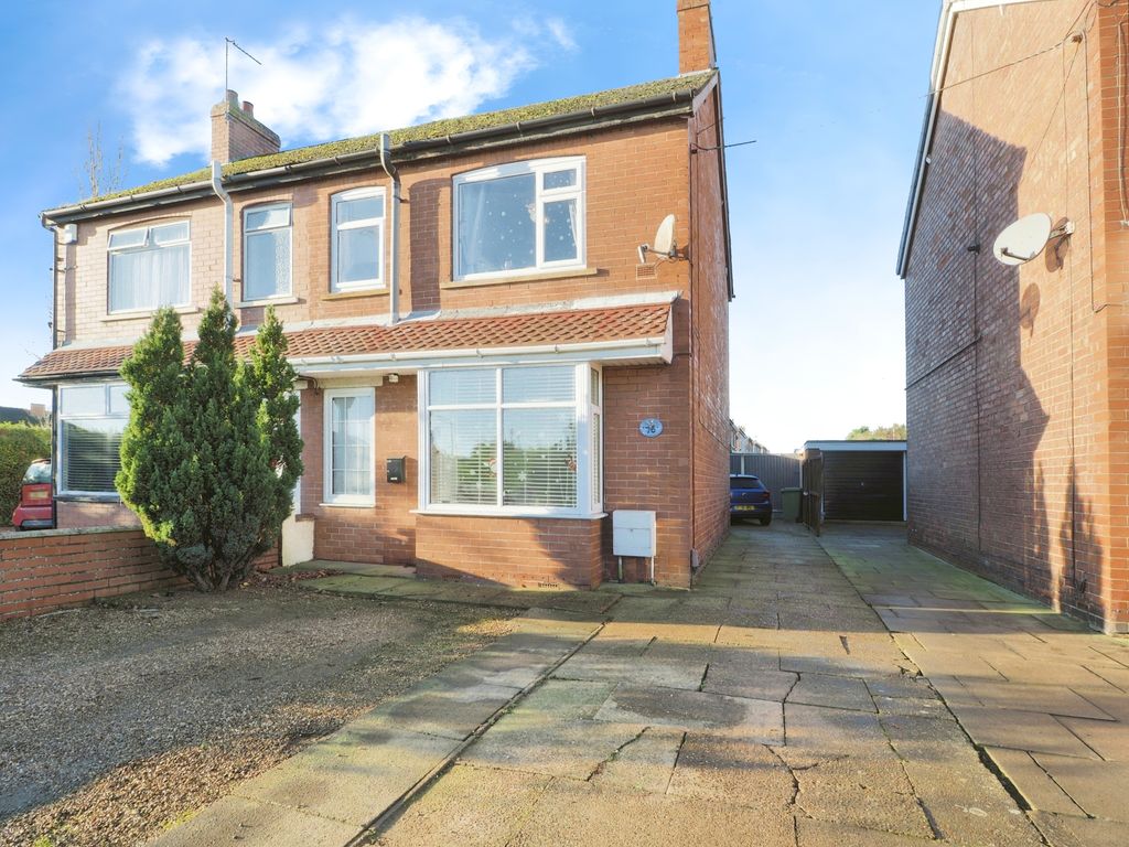 3 bed semidetached house for sale in Messingham Road, Bottesford