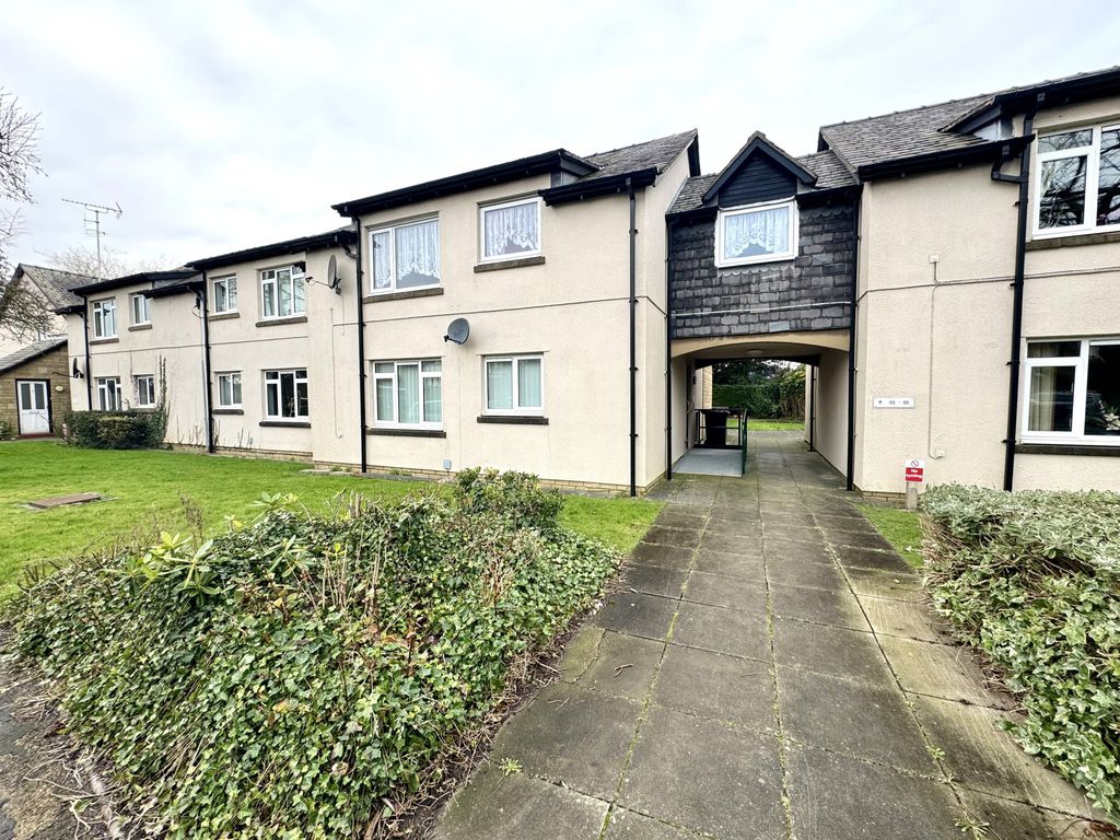 2 bed flat for sale in Maple Road, Preston PR3, £165,000 Zoopla