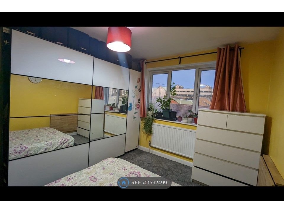 3 bed terraced house to rent in Robin Hood Court, Sutton SM1 Zoopla