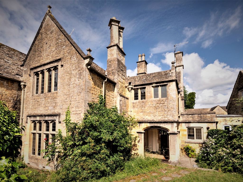 3 bed end terrace house for sale in Victoria Street, BourtonOnThe