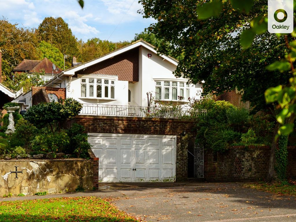 3 bed detached house for sale in Surrenden Crescent, Brighton BN1, £