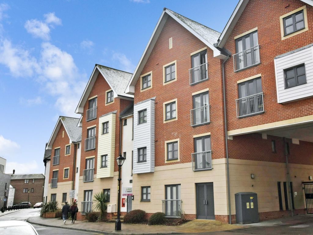 2 bed flat to rent in St. James's Street, Portsmouth PO1, £1,275 pcm