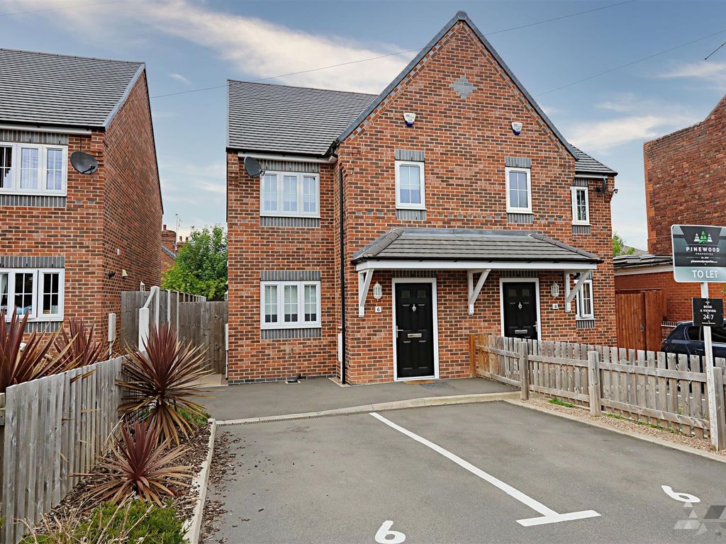 3 bed semidetached house to rent in Pond Street, Chesterfield
