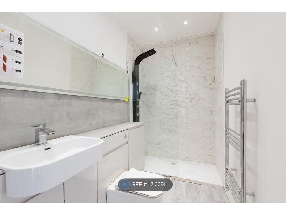 2 bed flat to rent in Northfleet, Dartford Kent DA11 Zoopla