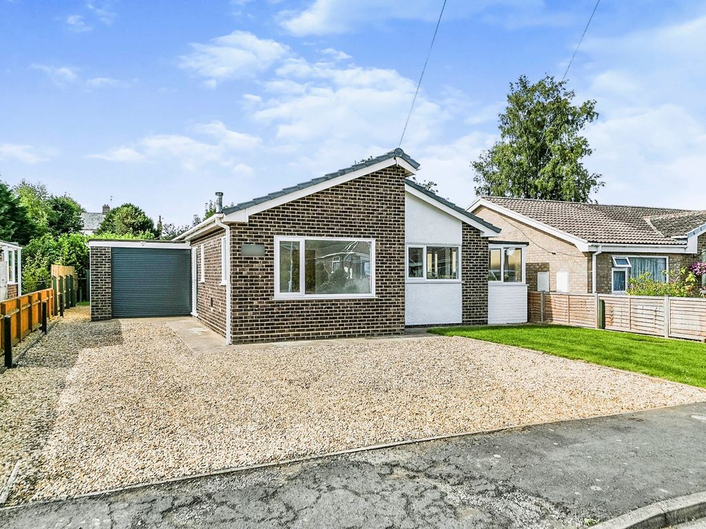 2 bed detached bungalow for sale in Windsor Gardens, Long Sutton