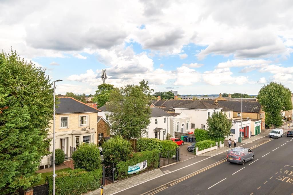 2 bed flat for sale in Surbiton, Surrey KT6, £425,000 Zoopla
