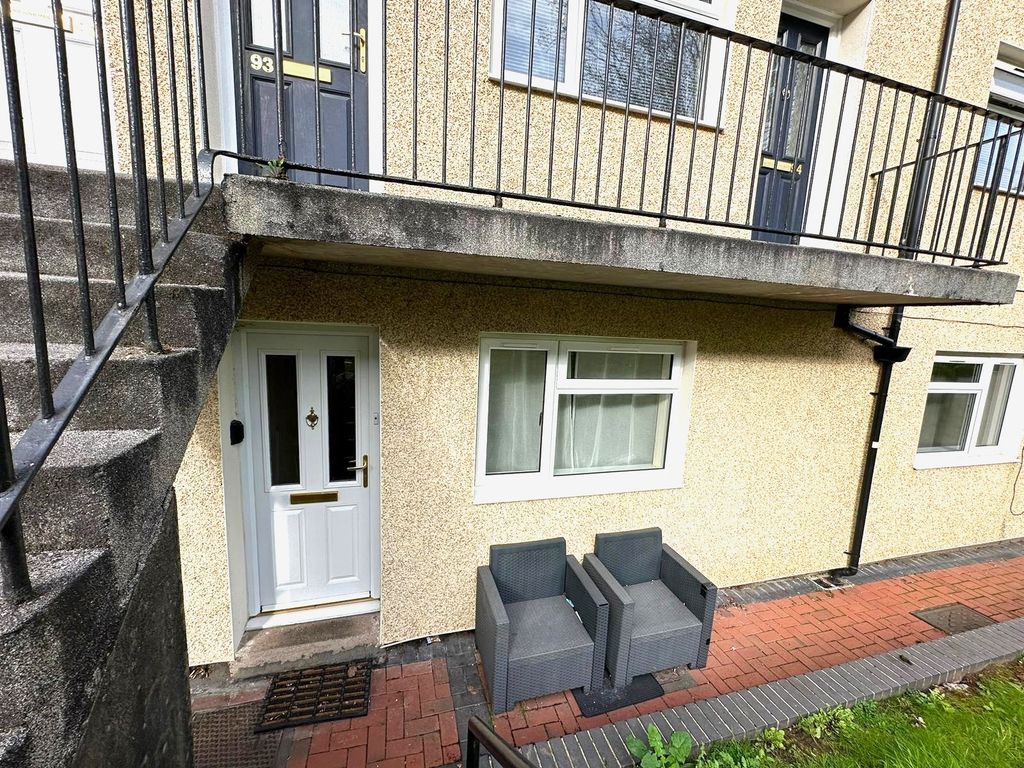 2 bed flat for sale in Lynmouth Crescent, Rumney, Cardiff. CF3, £