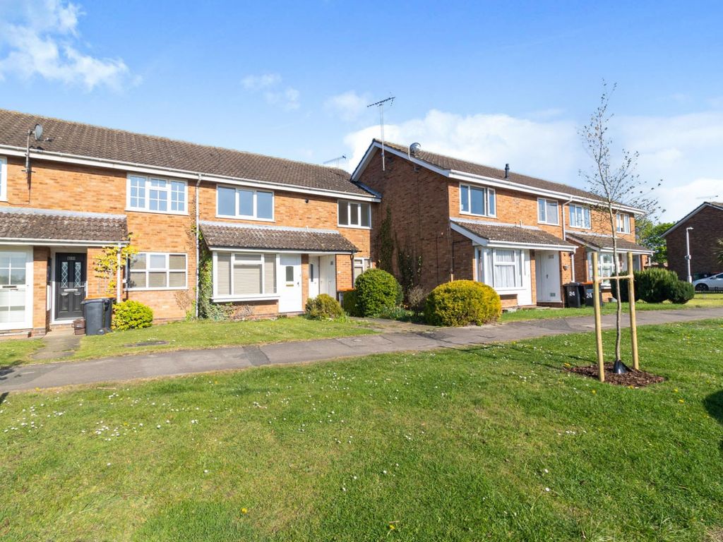 2 bed flat for sale in Appenine Way, Leighton Buzzard, Bedfordshire LU7