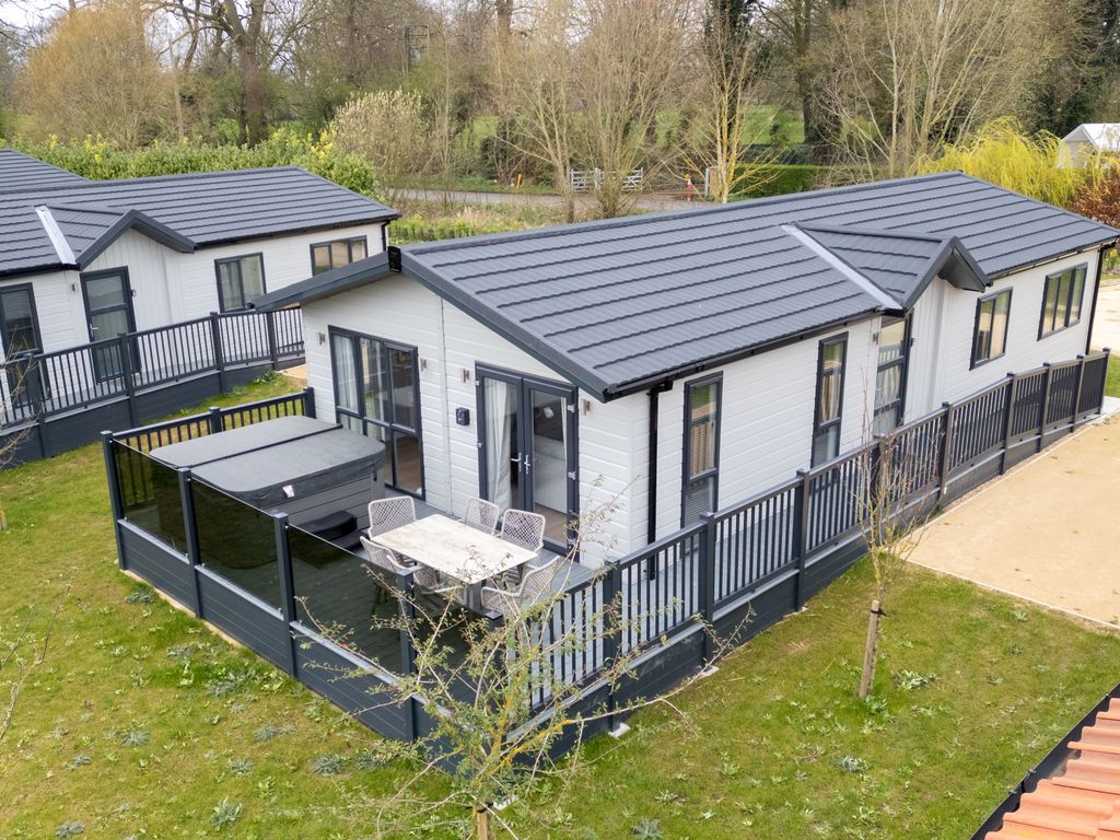 3 bed bungalow for sale in Lowgate, Fleet, Holbeach, Spalding PE12, £