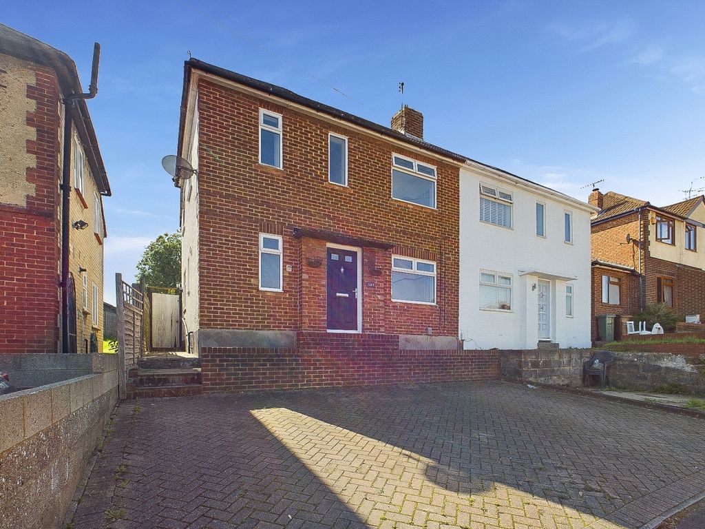 3 bed semidetached house for sale in Hawthorn Road, Strood, Rochester
