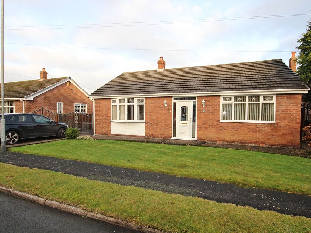 2 bed detached bungalow to rent in Cawley Avenue, Culcheth WA3, £1,300