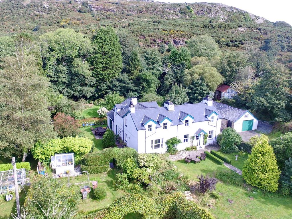 5 bed detached house for sale in Morfa Bychan, Porthmadog, Gwynedd LL49