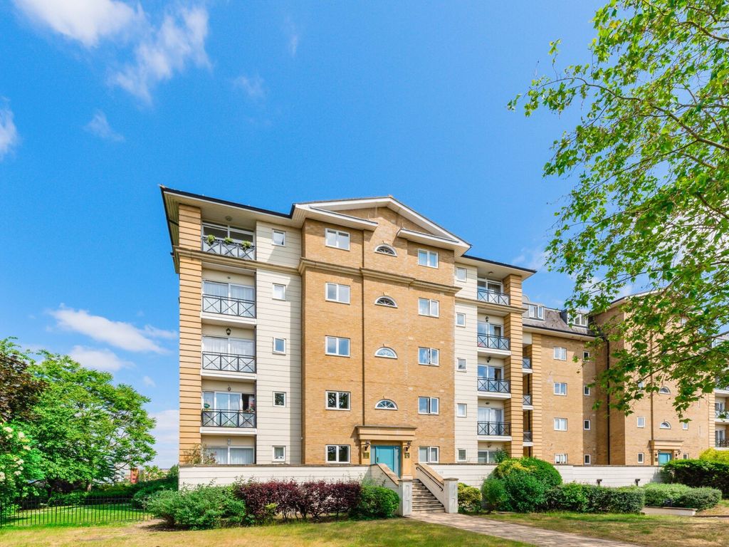 3 bed flat for sale in Wyatt Drive, Barnes SW13, £1,100,000 Zoopla