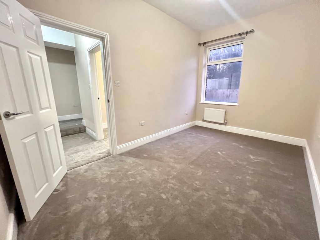 3 bed property to rent in Netheroyd Hill Road, Fixby, Huddersfield HD2