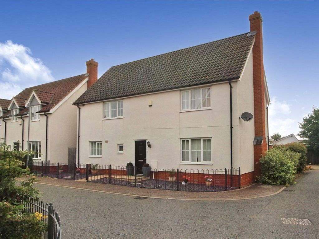 4 bed detached house for sale in Lime Tree Avenue, Long Stratton