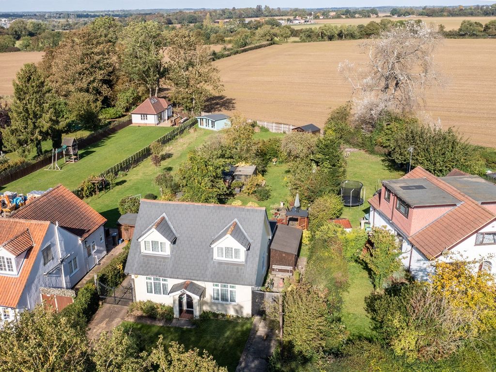 3 bed detached house for sale in Harlow Road, Sheering,