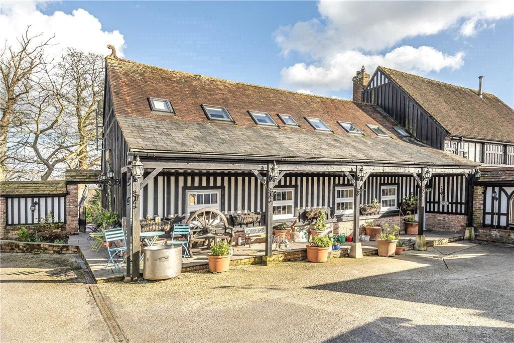 3 bed end terrace house for sale in Redbridge Farm, Dolmans Hill