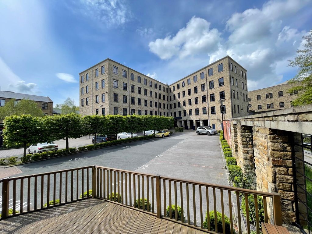 2 bed flat to rent in Firth Street, Huddersfield, West Yorkshire, UK