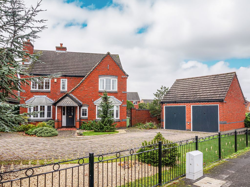 4 bed detached house for sale in Birchfield Drive, Worksop S80, £