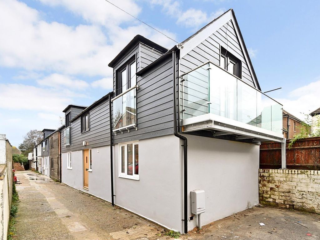 2 bed end terrace house to rent in Sackville Road, BexhillOnSea TN39