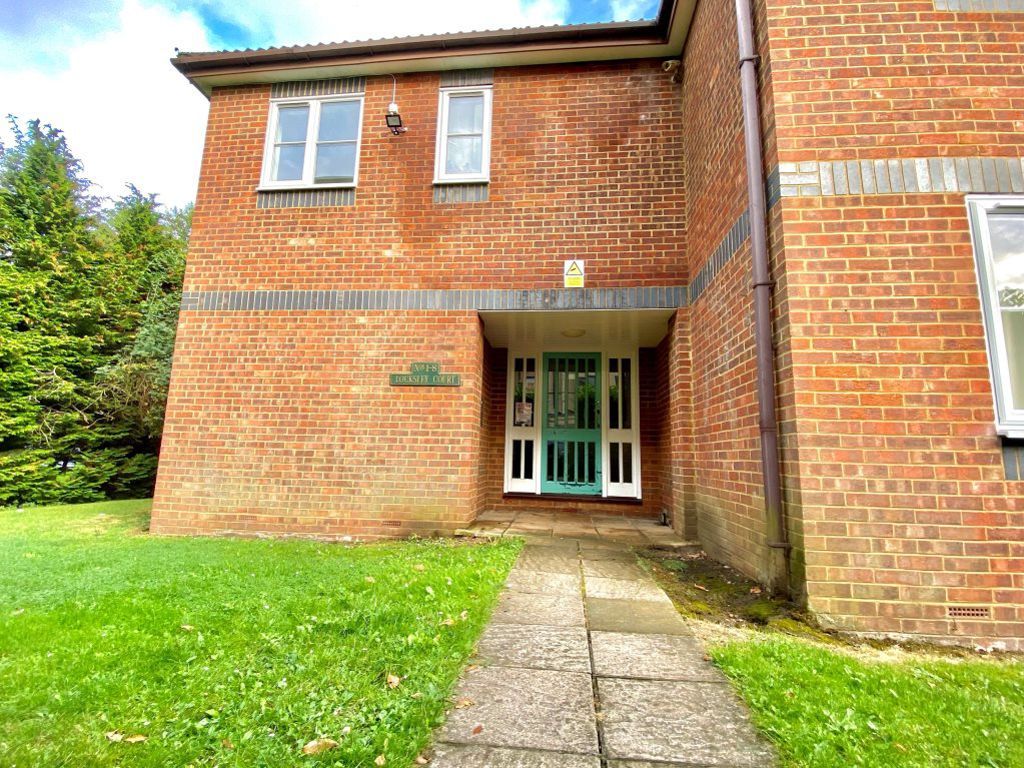 1 bed flat to rent in Arborfield Close, Slough SL1, £1,000 pcm Zoopla