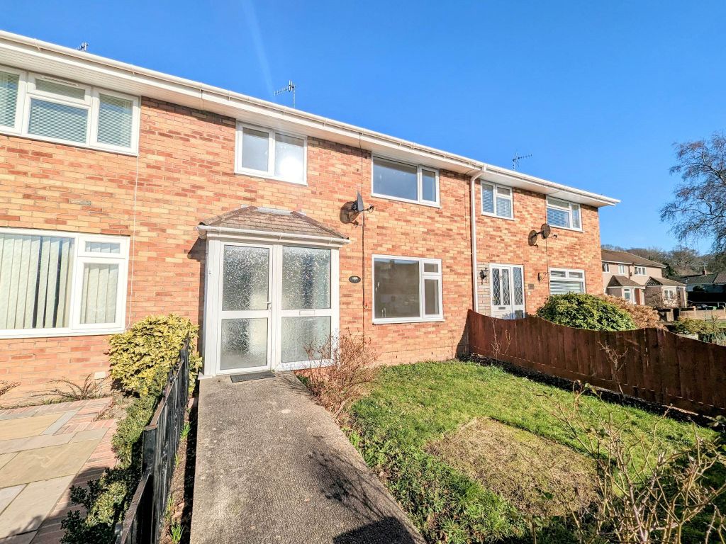 3 bed terraced house to rent in Caernarvon Crescent, Llanyravon
