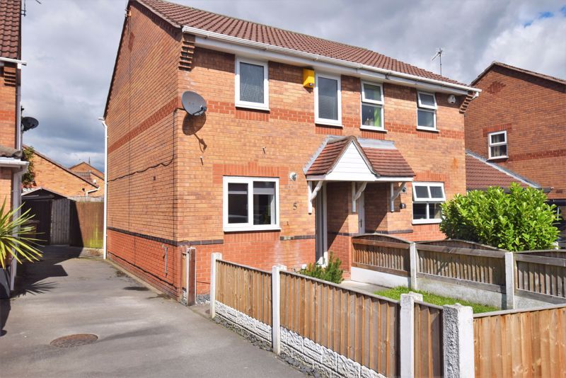 2 bed semidetached house for sale in Siskin Close, NewtonLeWillows