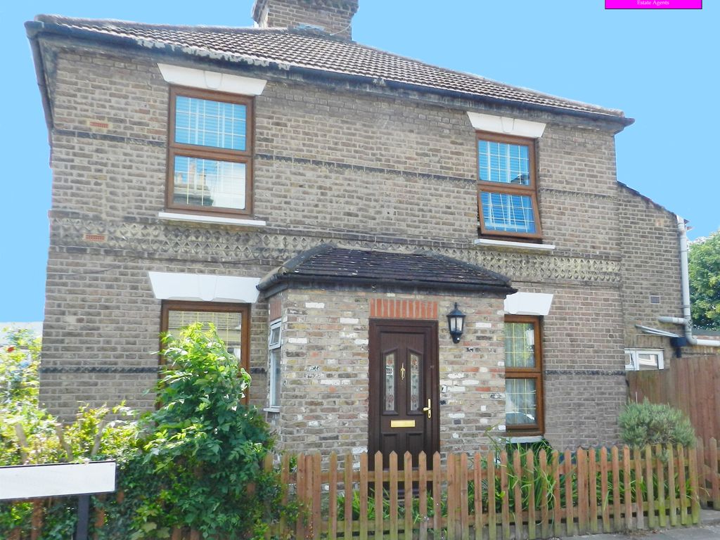 2 bed end terrace house to rent in James Street, Enfield EN1, £1,800