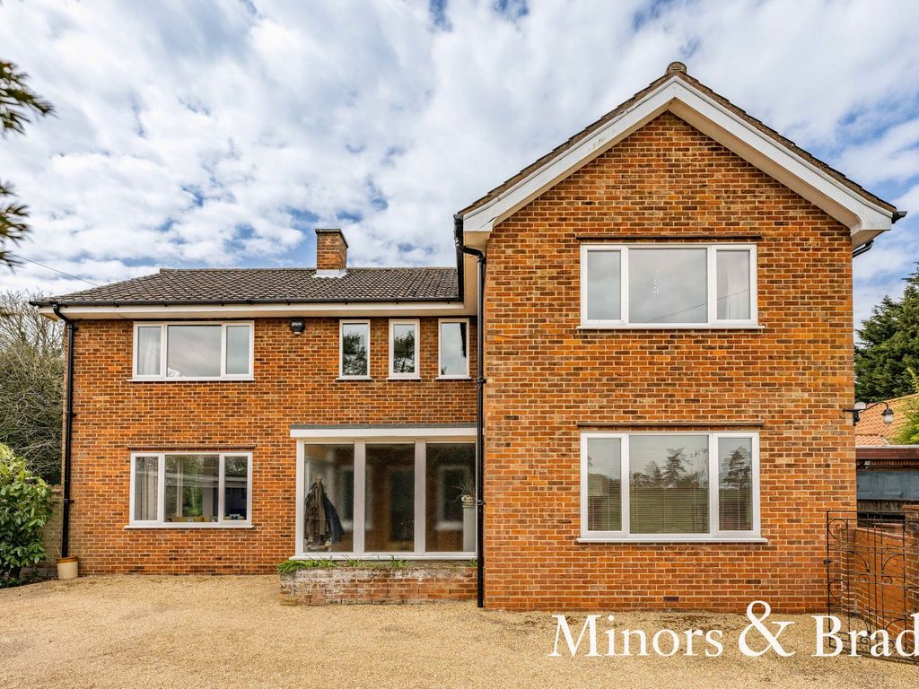 4 bed detached house for sale in White Farm Lane, Norwich NR7, £675,000