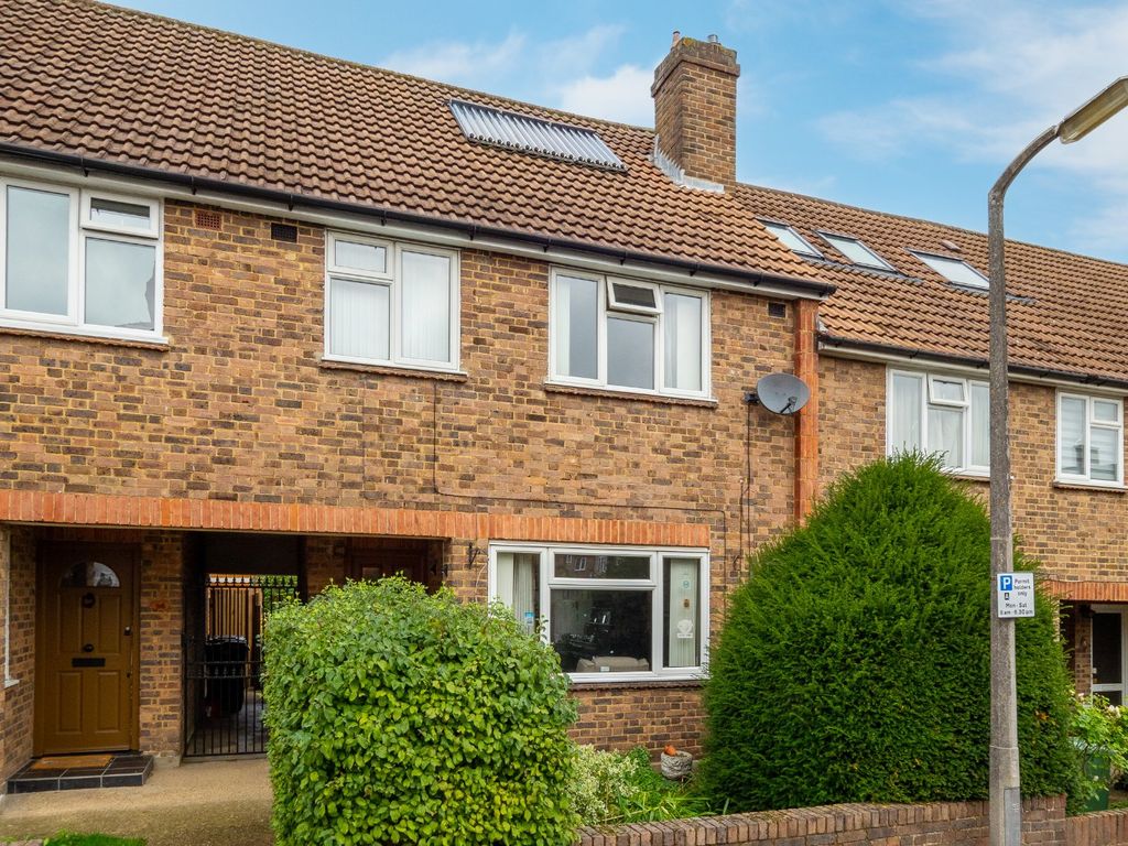 3 bed terraced house for sale in Lingfield Road, Worcester Park KT4