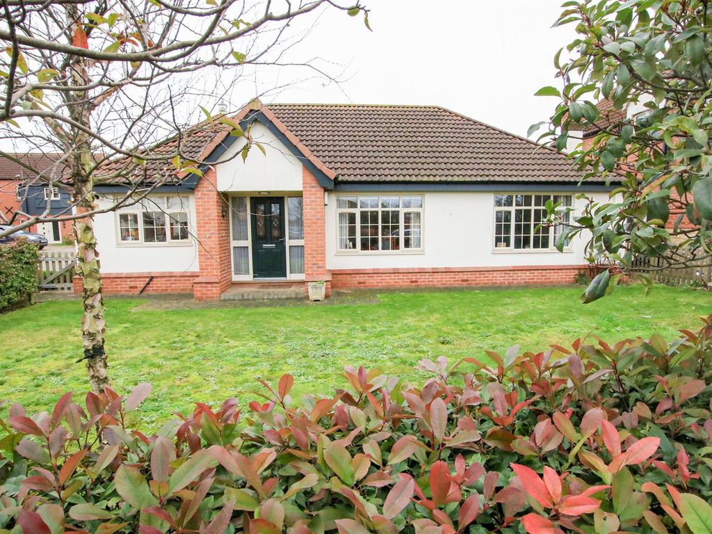 3 bed detached bungalow for sale in Briars Fold, Blaxton, Doncaster DN9