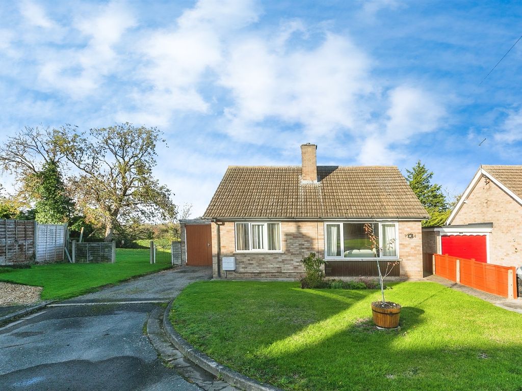 2 bed detached bungalow for sale in Roman Way, Stilton, Peterborough