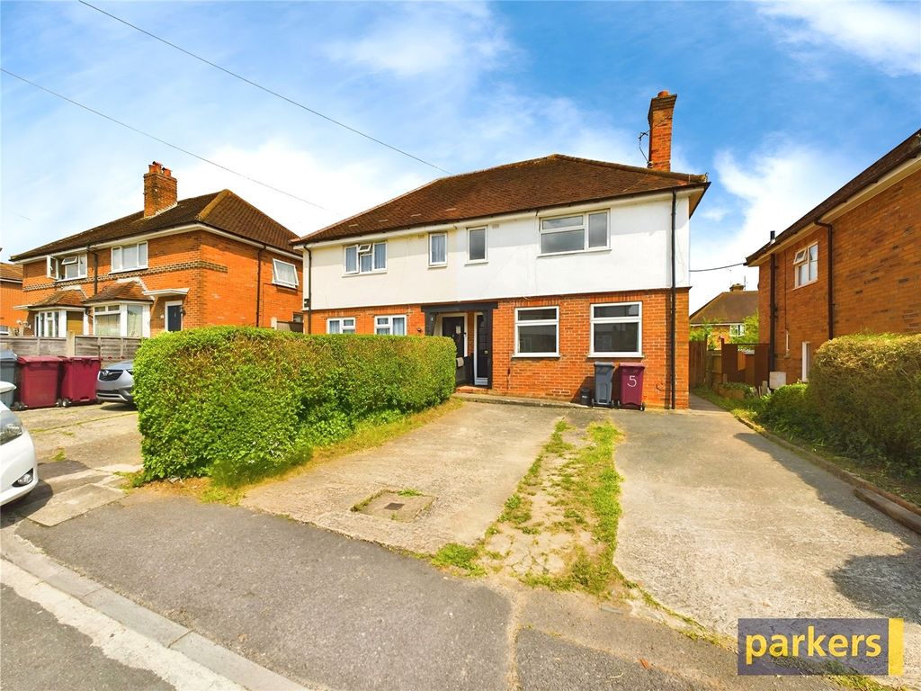 3 bed semidetached house for sale in Redruth Gardens, Reading RG2, £