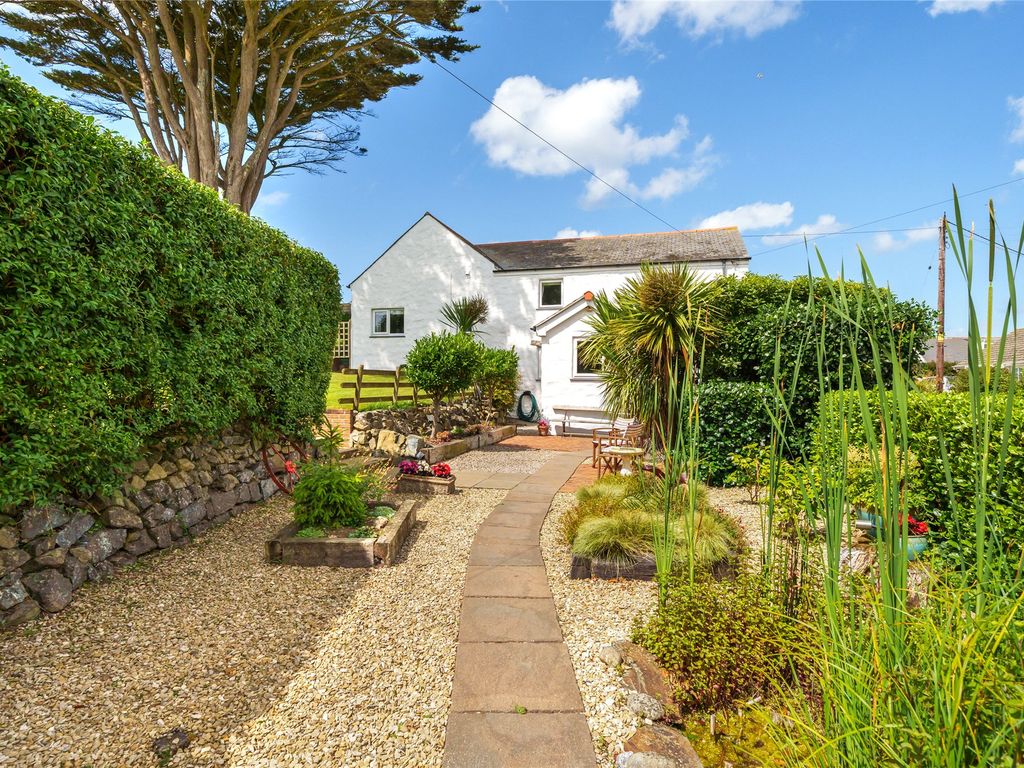 5 bed detached house for sale in Meaver Road, Mullion, Helston