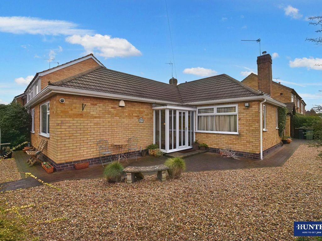 3 bed detached bungalow for sale in Brixham Drive, Wigston LE18, £