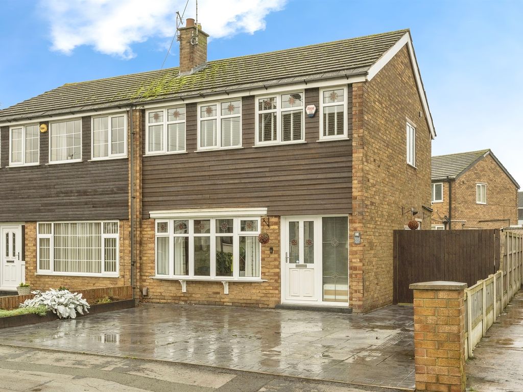 3 bed semidetached house for sale in Station Road, Arksey, Doncaster