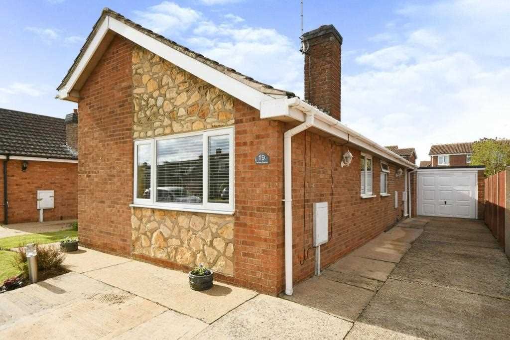 3 bed bungalow for sale in Durham Avenue, Sleaford NG34 Zoopla