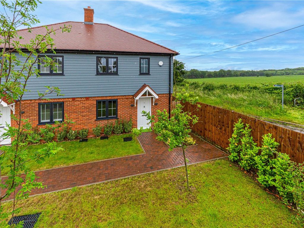 3 bed semidetached house to rent in Crescent Gardens, Barley Mow Lane, St. Albans