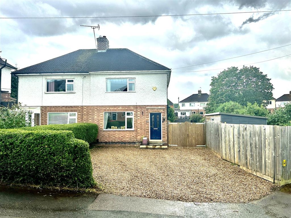 3 bed semidetached house for sale in Manor Gardens, Glenfield