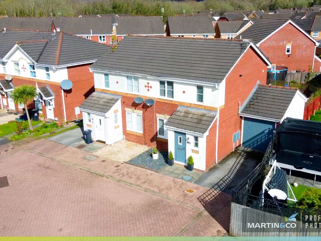 3 bed semidetached house for sale in Laburnum Close, Rogerstone