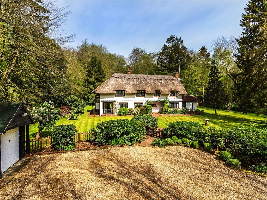 4 bed detached house for sale in Guildford Road, Clemsford, Horsham