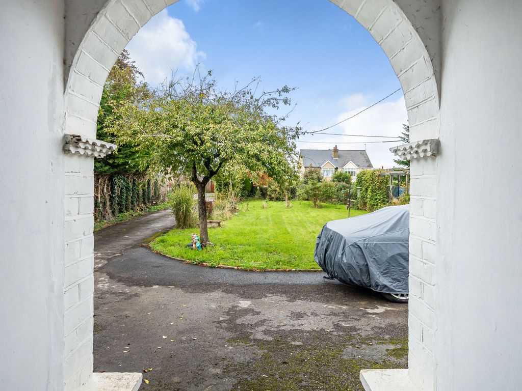 3 bed bungalow for sale in Highworth Road, Faringdon, Oxfordshire SN7