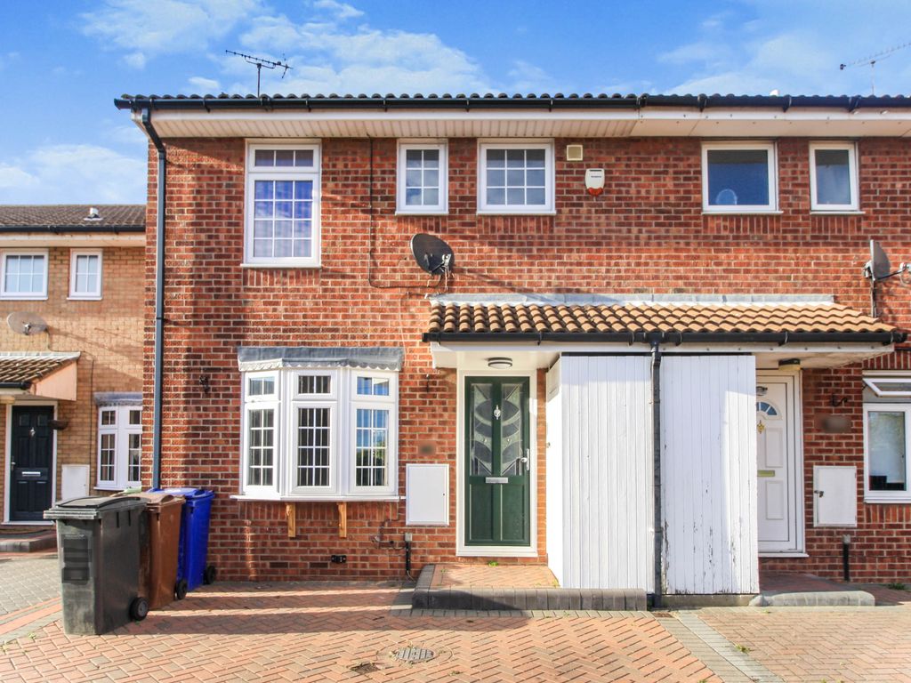 3 bed terraced house to rent in London Road, Tilbury RM18 Zoopla